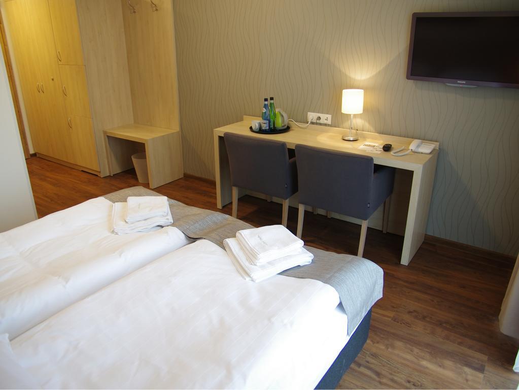 Hotel Uniejow Pokoj fotografie