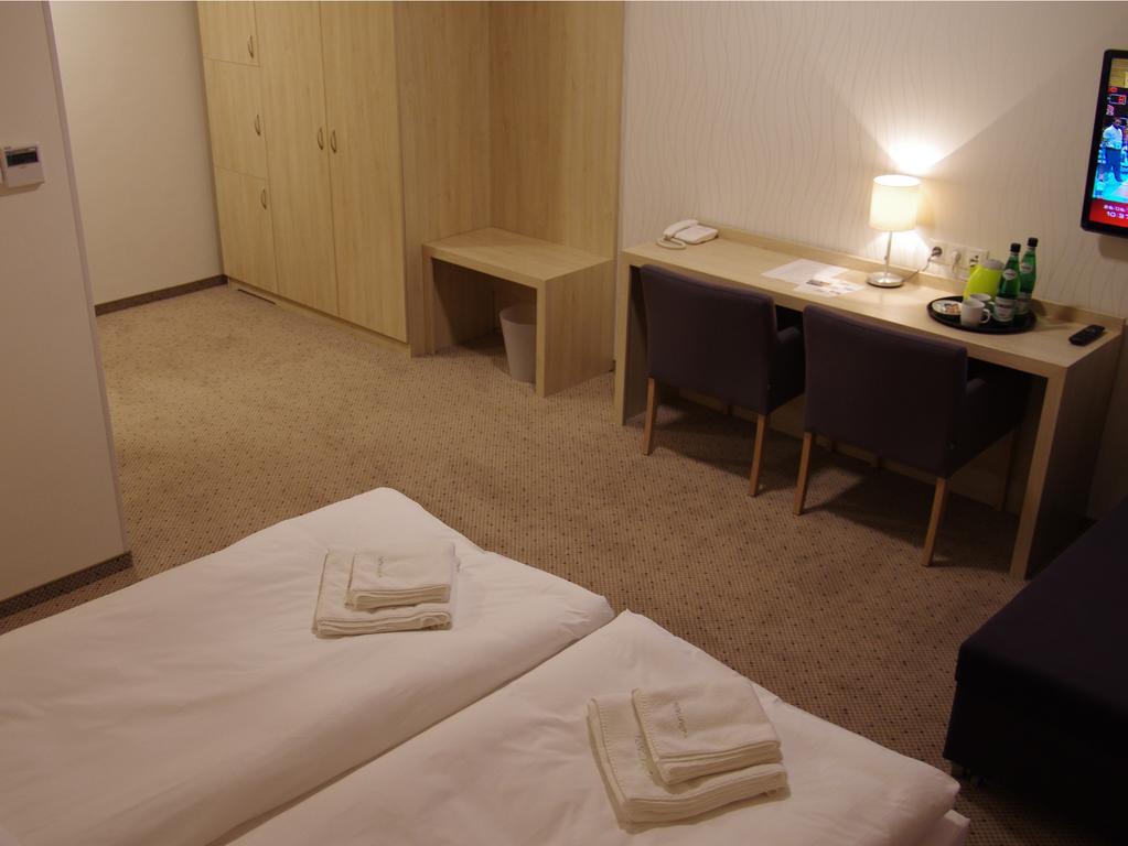 Hotel Uniejow Pokoj fotografie