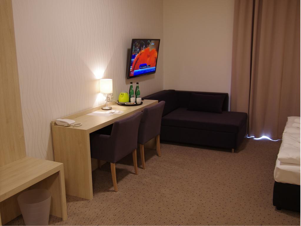Hotel Uniejow Pokoj fotografie