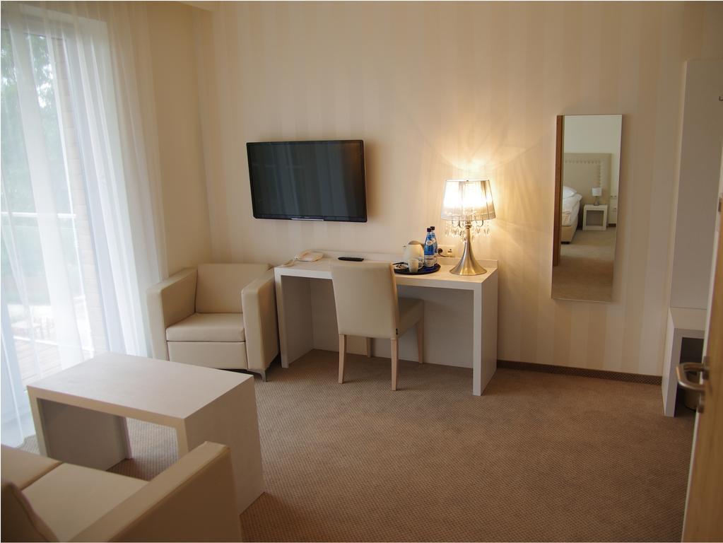 Hotel Uniejow Pokoj fotografie